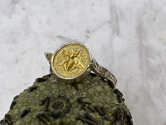 Grec abeille sacrée Artemis déesse médaillon pièce de monnaie bague, bague en argent sterling abeille bumble bee, chevalière abeille miel MEANDROS