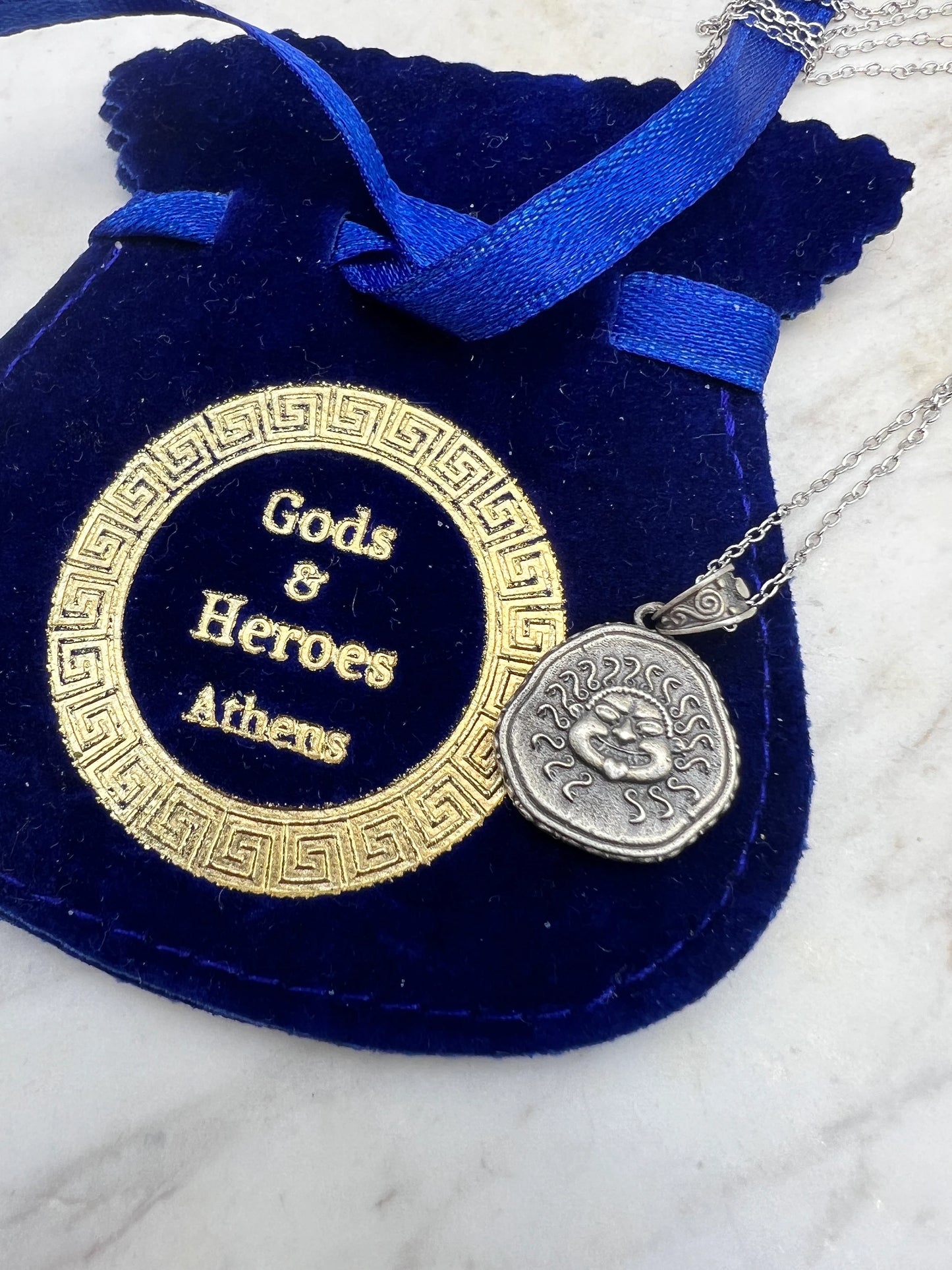 Méduse Gorgone protectrice pièce de monnaie grecque antique pendentif en argent sterling