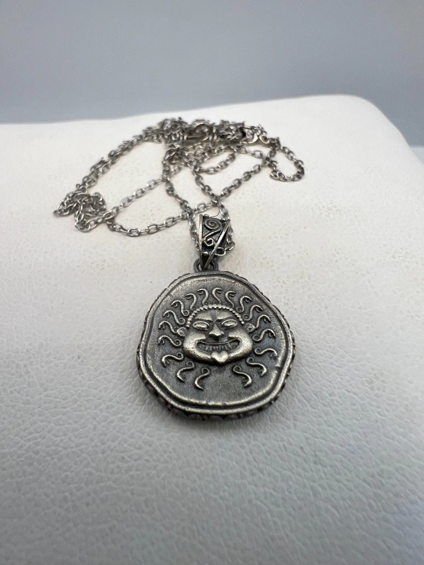 Méduse Gorgone protectrice pièce de monnaie grecque antique pendentif en argent sterling