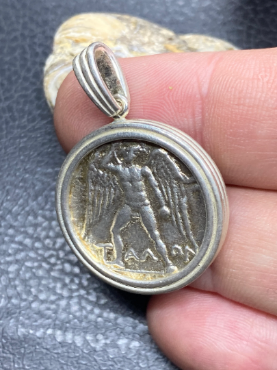 Talon Angel und Zeus Bull Altgriechische Münze Kopie Schmuck handgemachter Sterling Silber Anhänger
